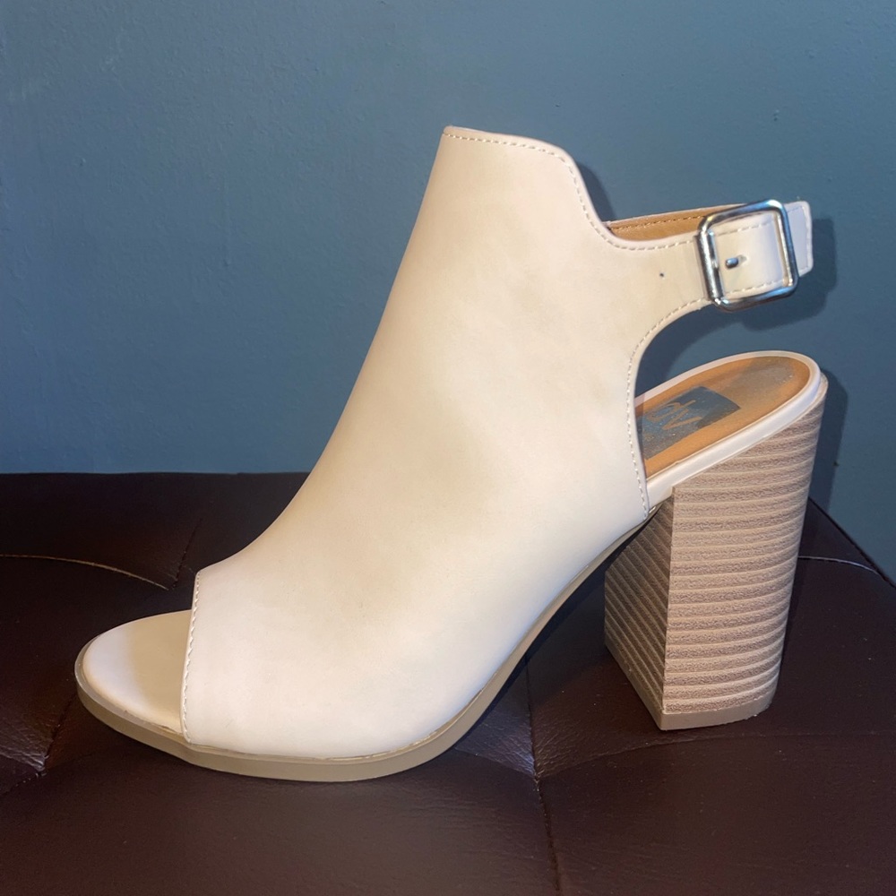 doice vita US 7.5 cream with light brown heal